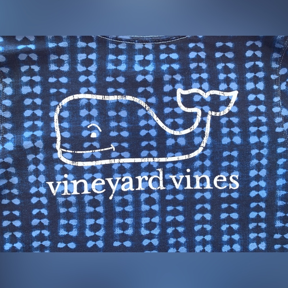 Vineyard Vines long-sleeved kid’s pocket tee in blue batik print,Size M (10-12)